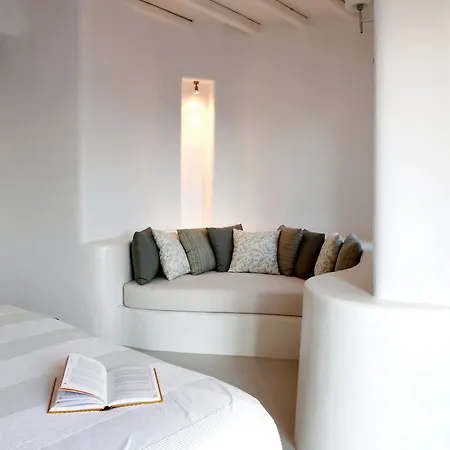 Villa Elia White